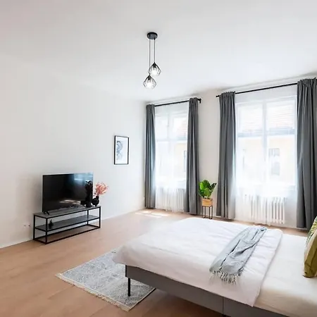 Lägenhet Unique Old Town 2br Oasis With Sofa Bed Prag
