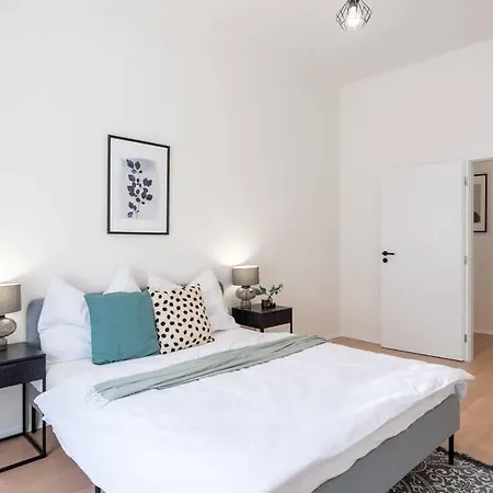Unique Old Town 2br Oasis With Sofa Bed