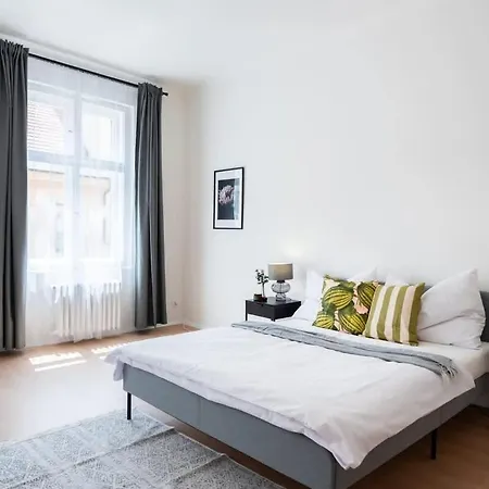 Lägenhet Unique Old Town 2br Oasis With Sofa Bed Prag