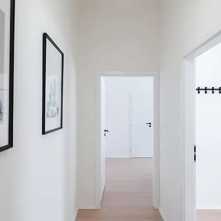 Unique Old Town 2br Oasis With Sofa Bed Апартаменты *