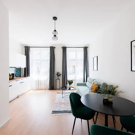 Unique Old Town 2br Oasis With Sofa Bed Apartamento *