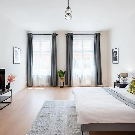 Unique Old Town 2br Oasis With Sofa Bed Prag