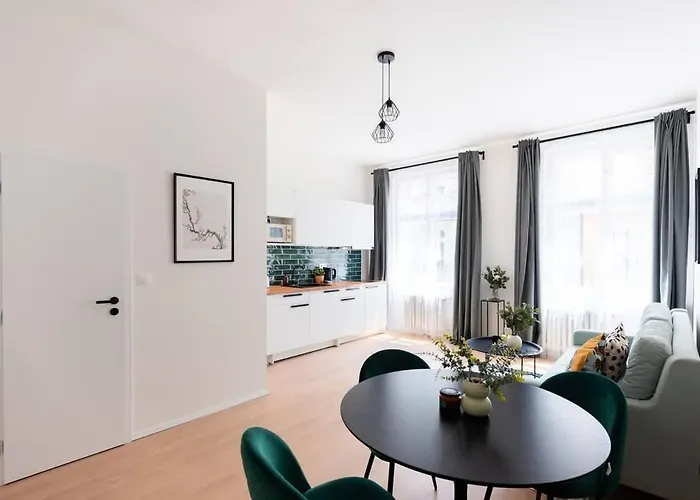Apartment Unique Old Town 2br Oasis With Sofa Bed *