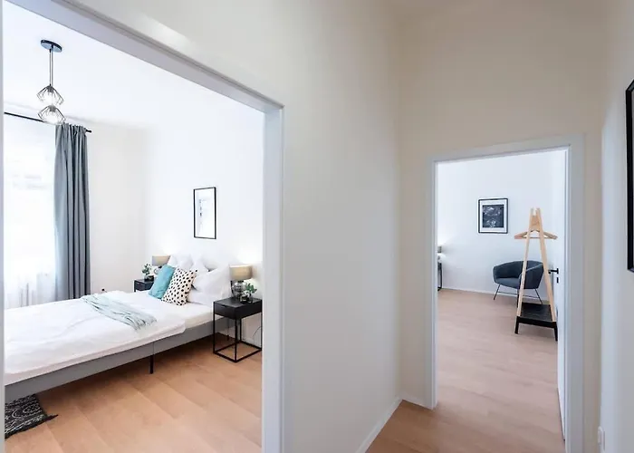 Unique Old Town 2br Oasis With Sofa Bed *