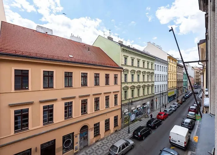 Apartamento Unique Old Town 2br Oasis With Sofa Bed